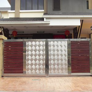 Folding Gate with Aluminium Wood
