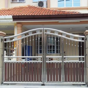 Swing Gate with Aluminium Wood