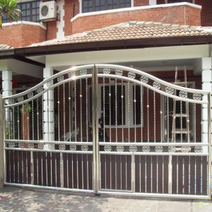 Swing Gate with Aluminium Wood